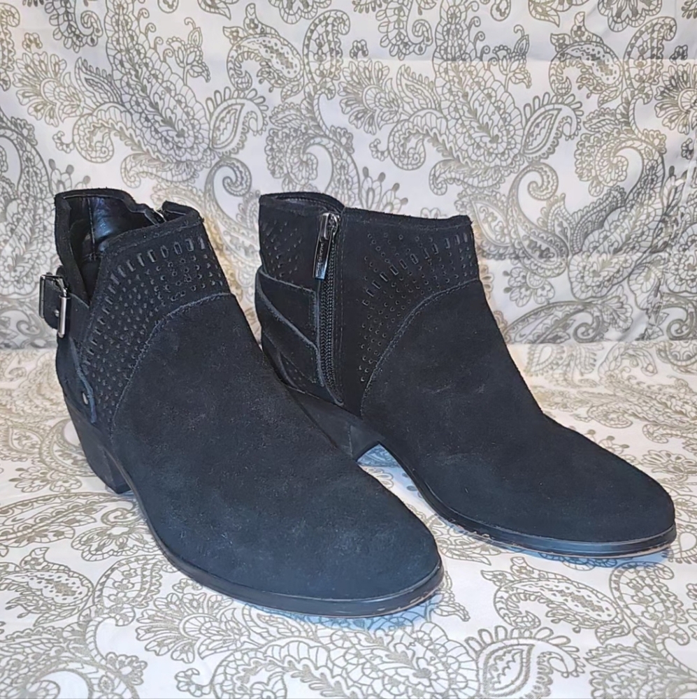 VINCE CAMUTO | ANKLE BOOTS